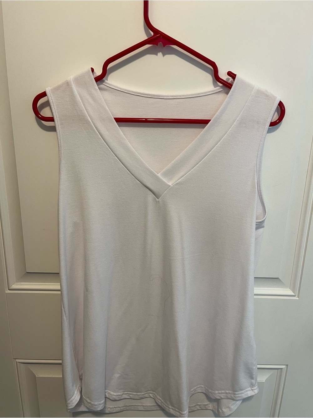 Women's White V-Neck Sleeveless Top